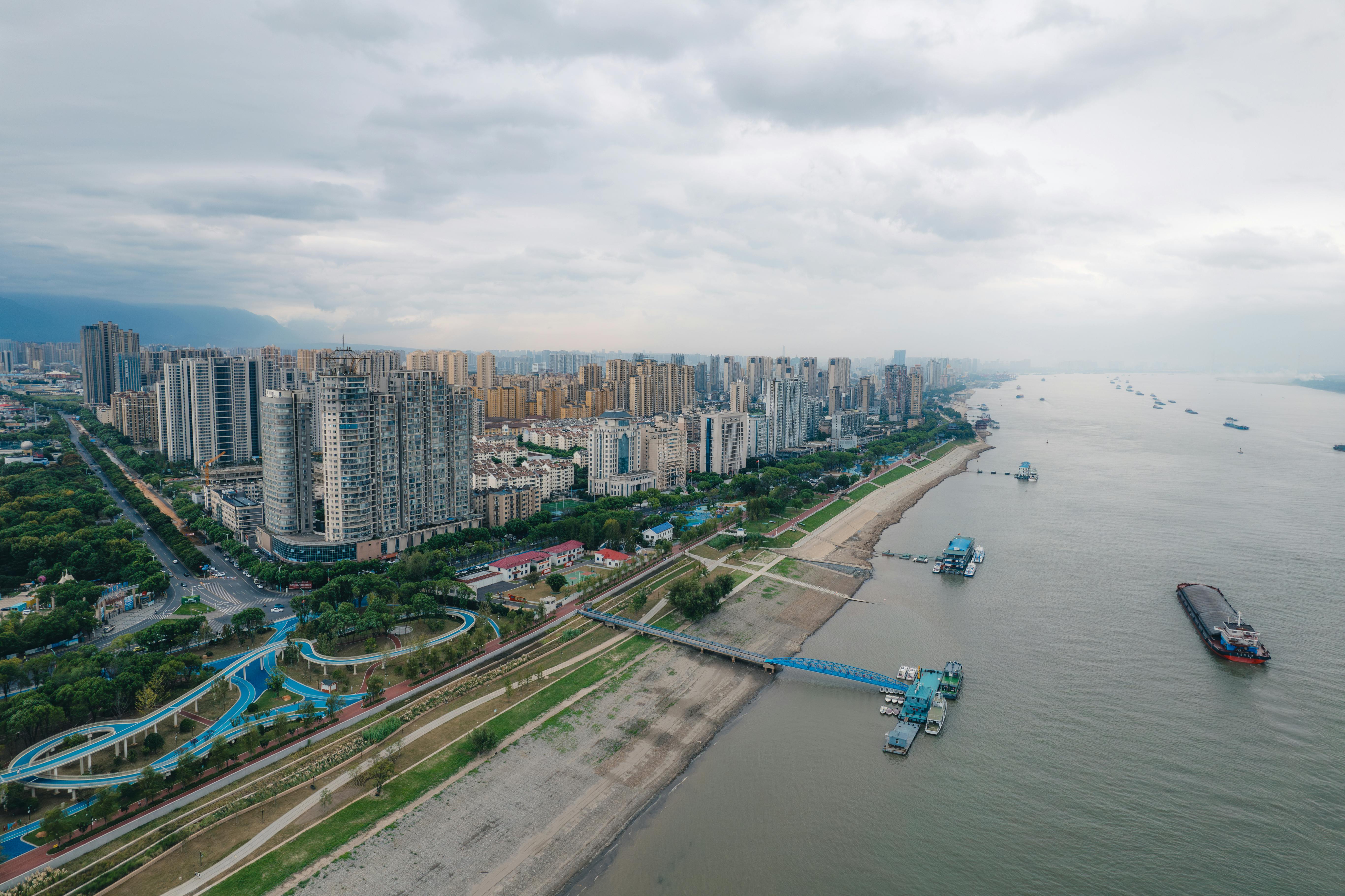 Socio-natural resilience reshapes hydrosocial territories in Yangtze governance