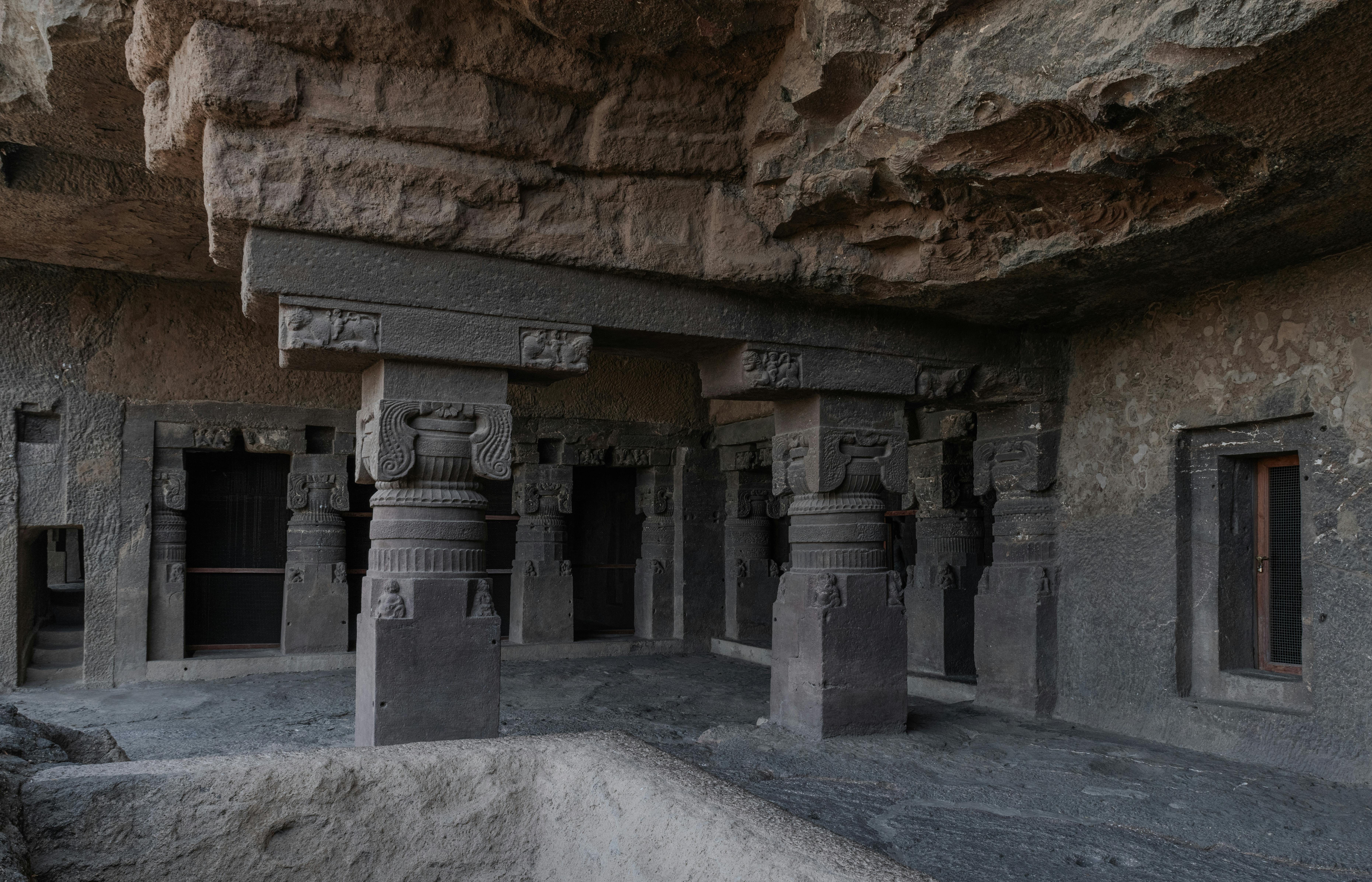 Grotto acoustics match auditory perception across spatial forms