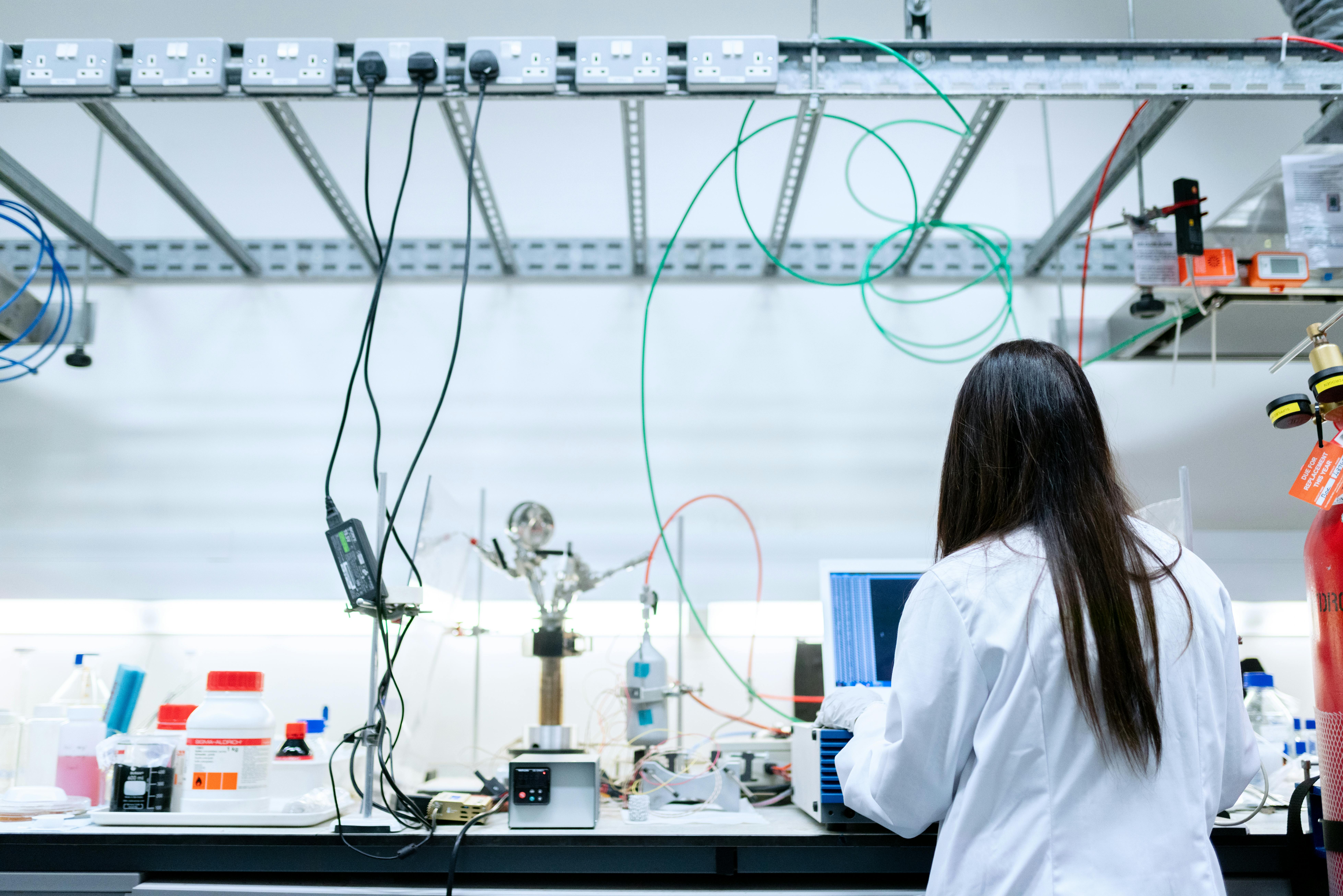In situ sensors enable simultaneous hydrogen and oxygen detection