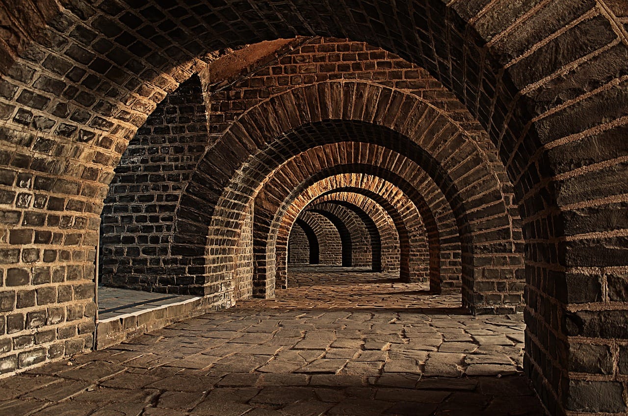 Cracks do not always mean stone vault failure