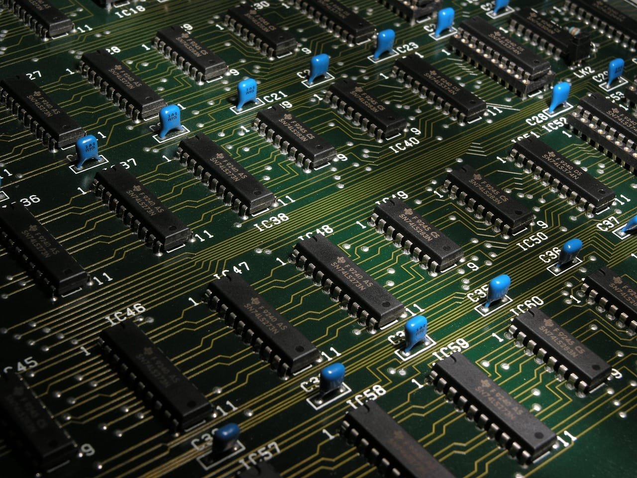 Low-power gating system reduces data throughput in implantable BCI