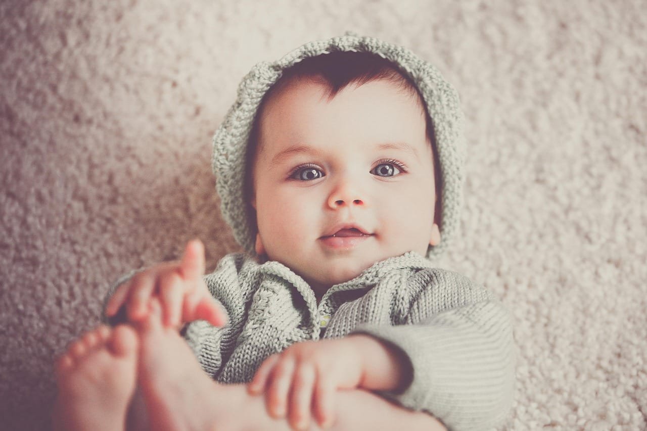Baby-to-baby transmission shapes the infant gut microbiome