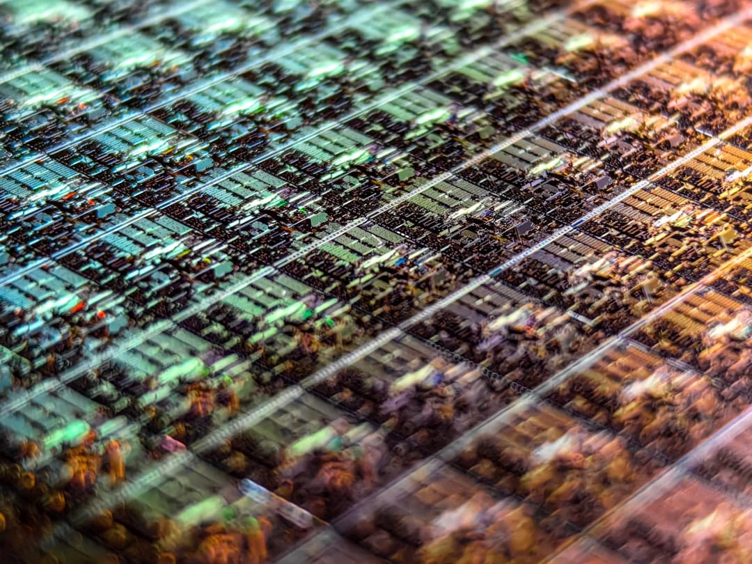 Holonomic adiabatic gates for scalable quantum computation