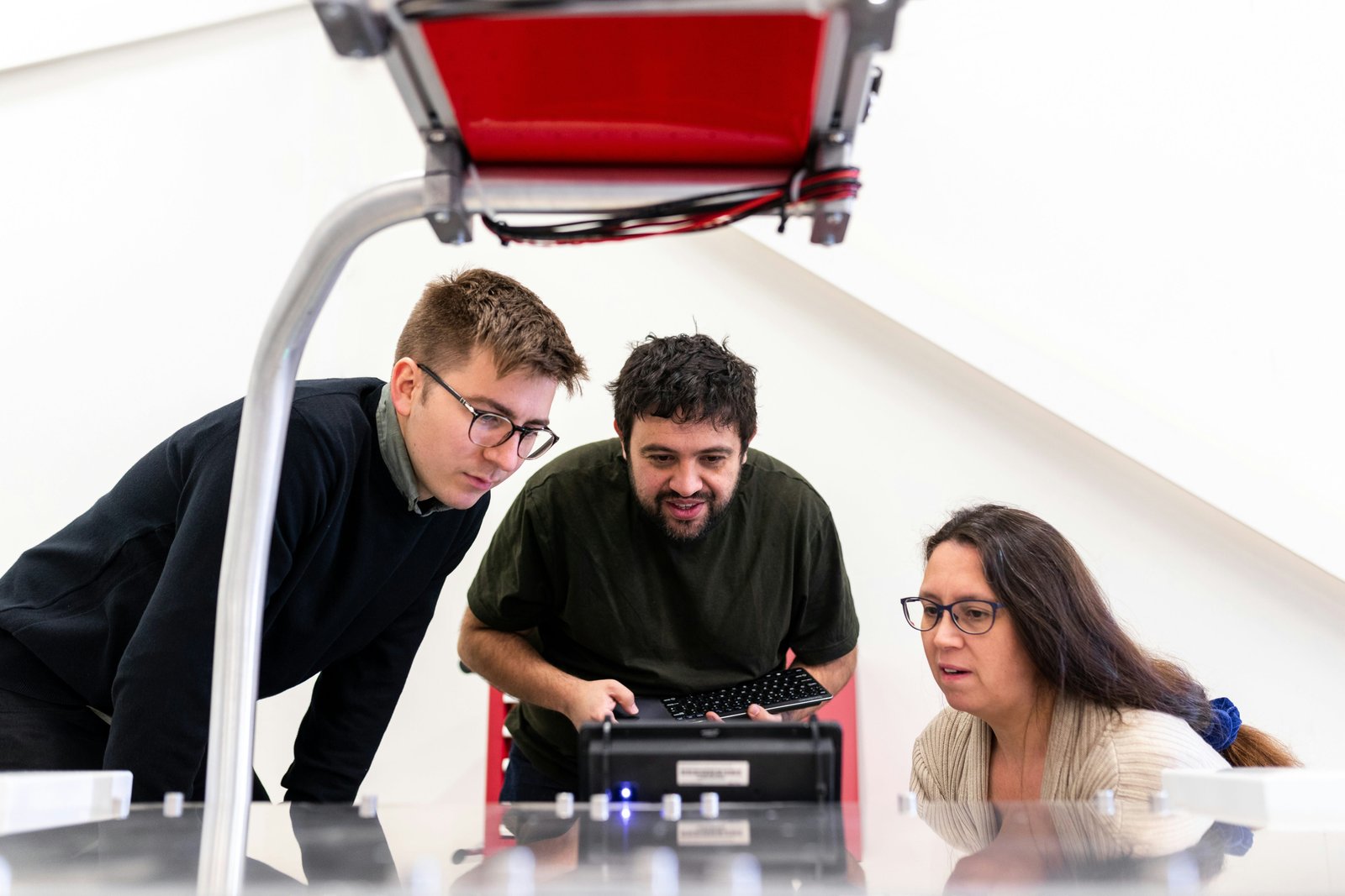 Technology-enhanced teaching is increasingly used in operations management education