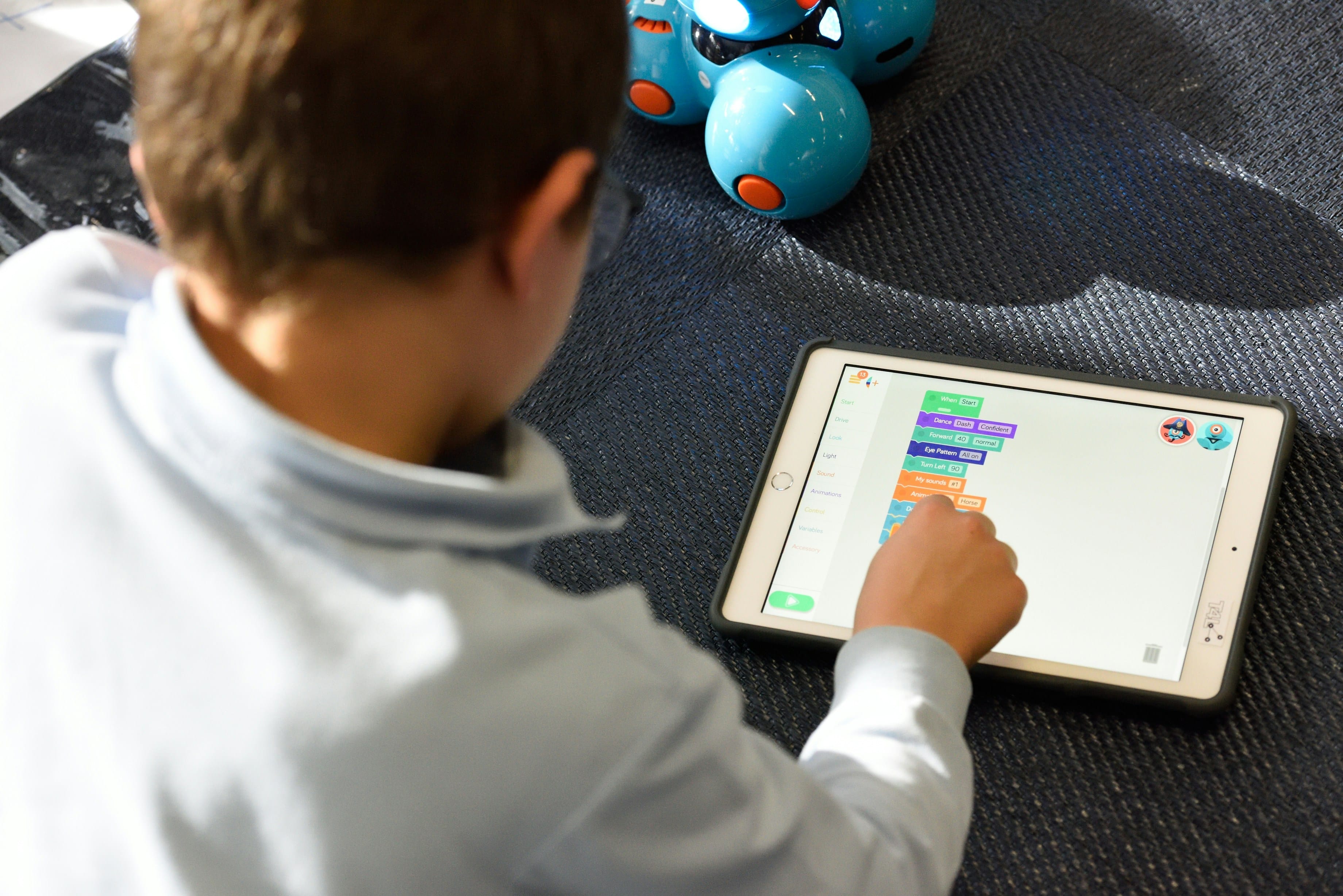Teacher dashboard feedback was mostly task- and process-focused