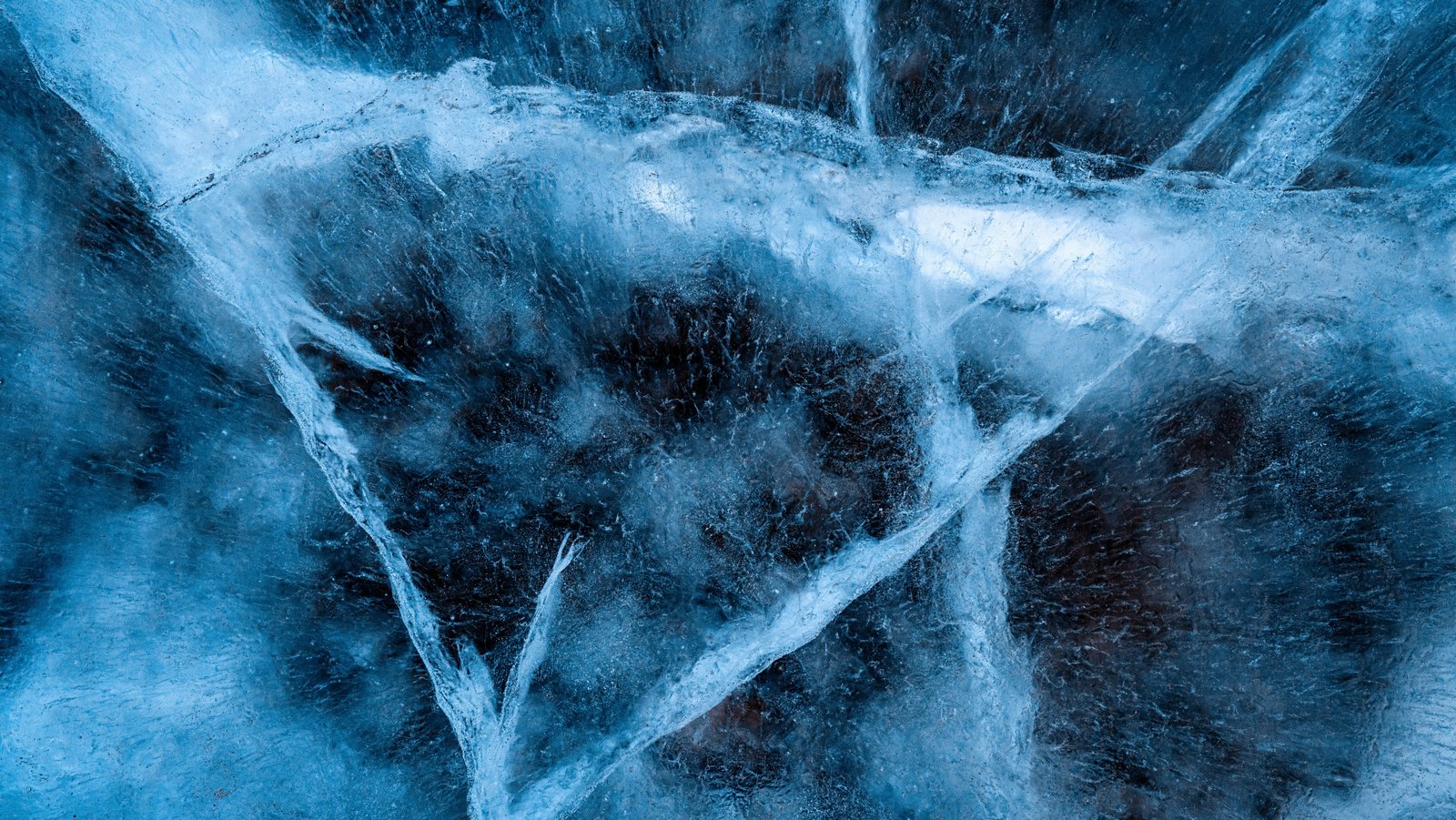 Coupled finite element method simulates freeze-induced crack propagation