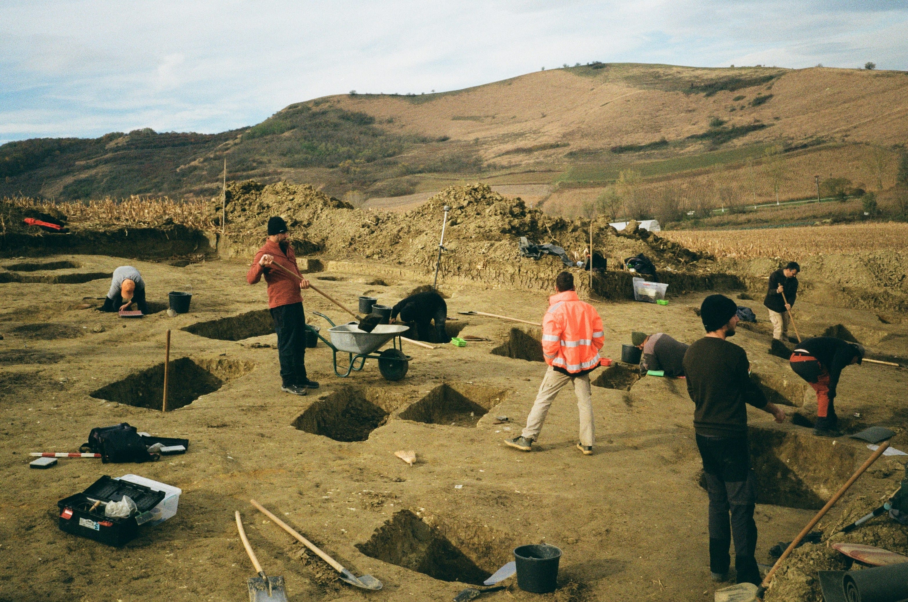 Bury genomes show a population turnover in the Paris Basin