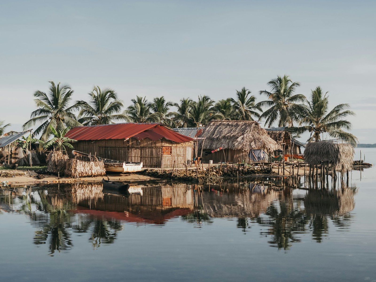 Seasonal and gendered patterns shaped subsistence marine harvesting
