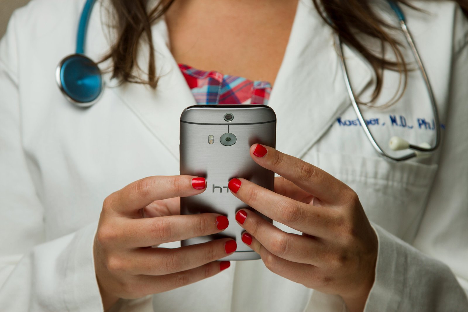European respondents trusted health professionals most for app advice