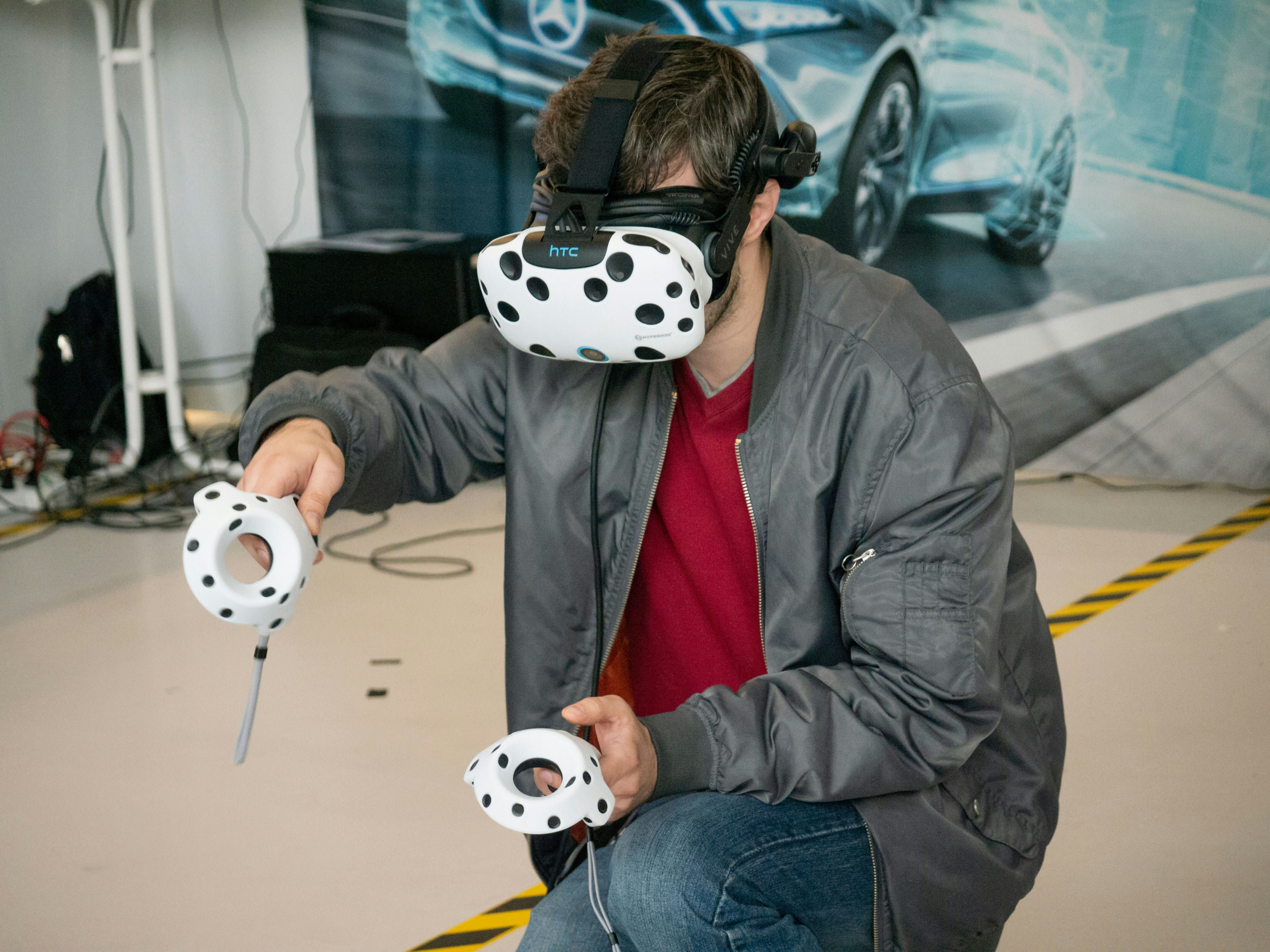 Chat option increased collaboration in social virtual reality