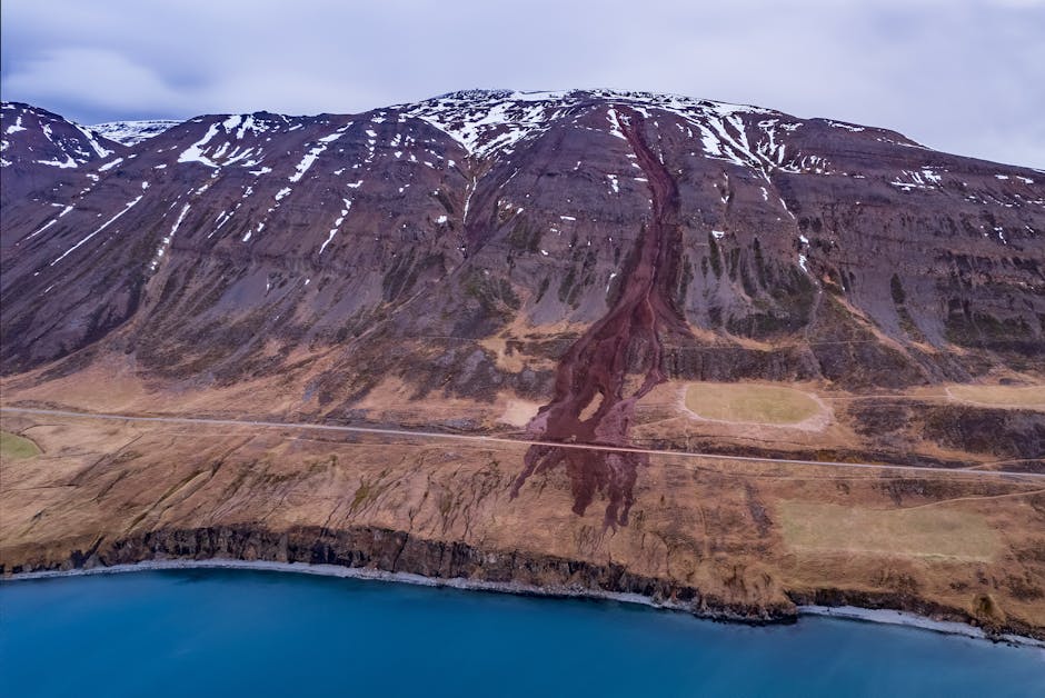 Alaska fjord landslide produced a long-lasting global seismic signal