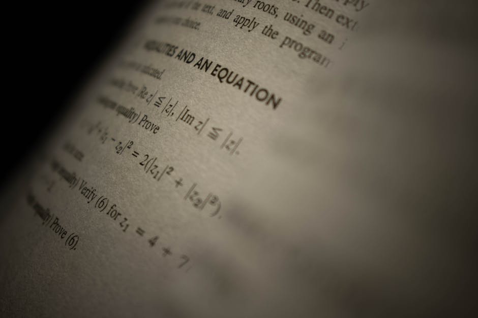 Extensions of graded Poisson brackets describe field equations